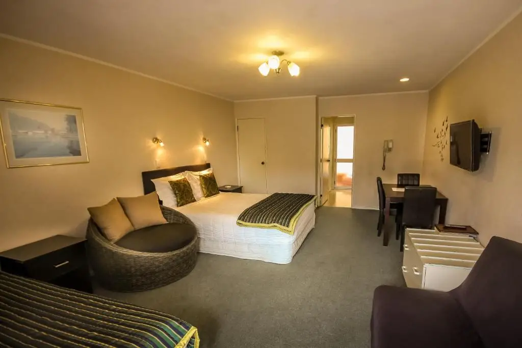 Malones Spa Motel 5