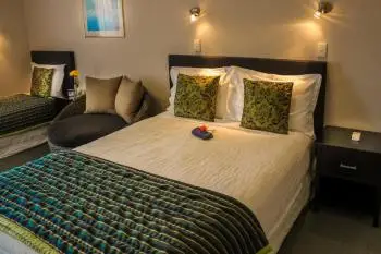 Malones Spa Motel 7