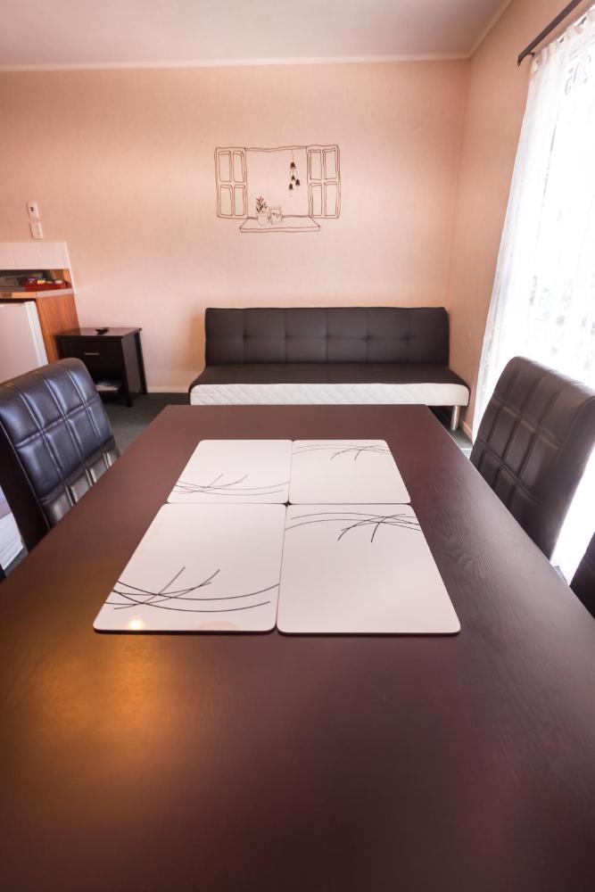 One-Bedroom Apartment with Hot Tub at Malones Spa Motel, photo 2
