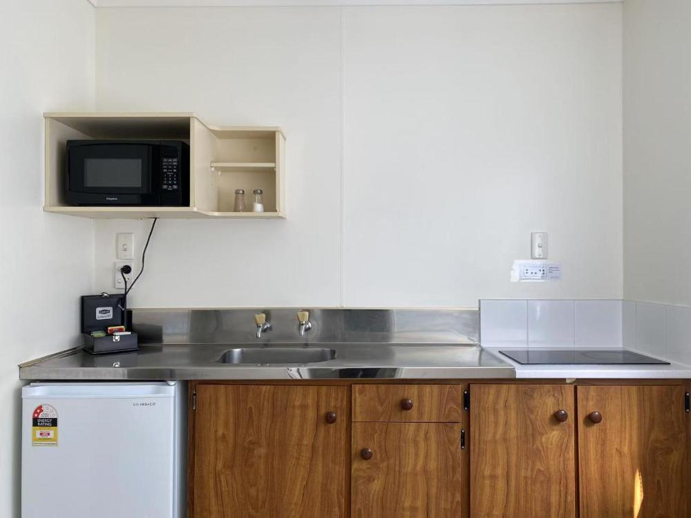 Standard Studio with Hot Tub at Malones Spa Motel, photo 4