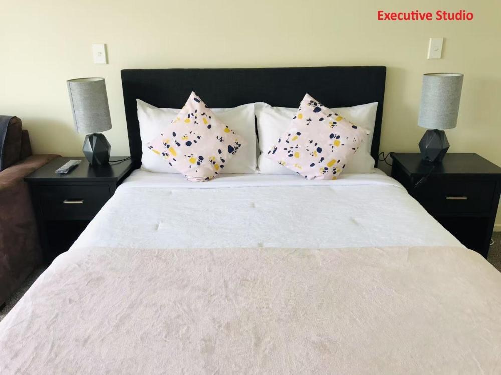 Executive Studio with Hot Tub at Malones Spa Motel, photo 2