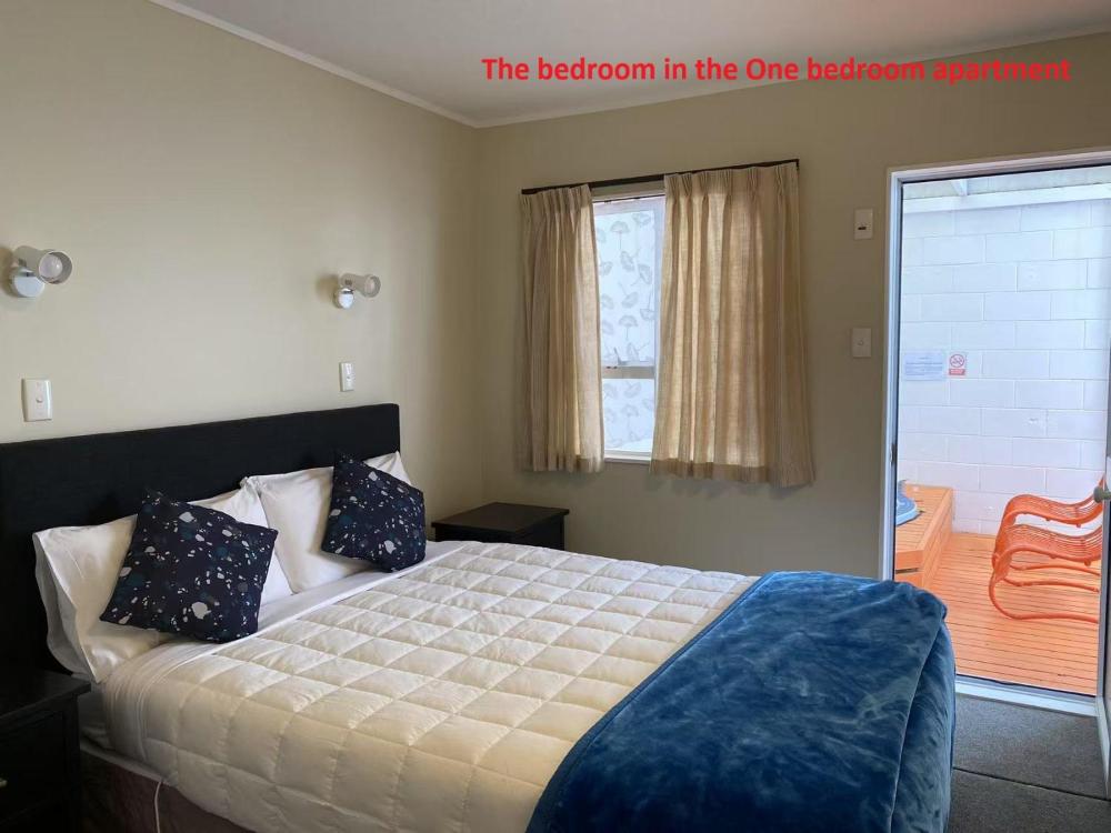 One-Bedroom Apartment with Hot Tub at Malones Spa Motel, photo 4